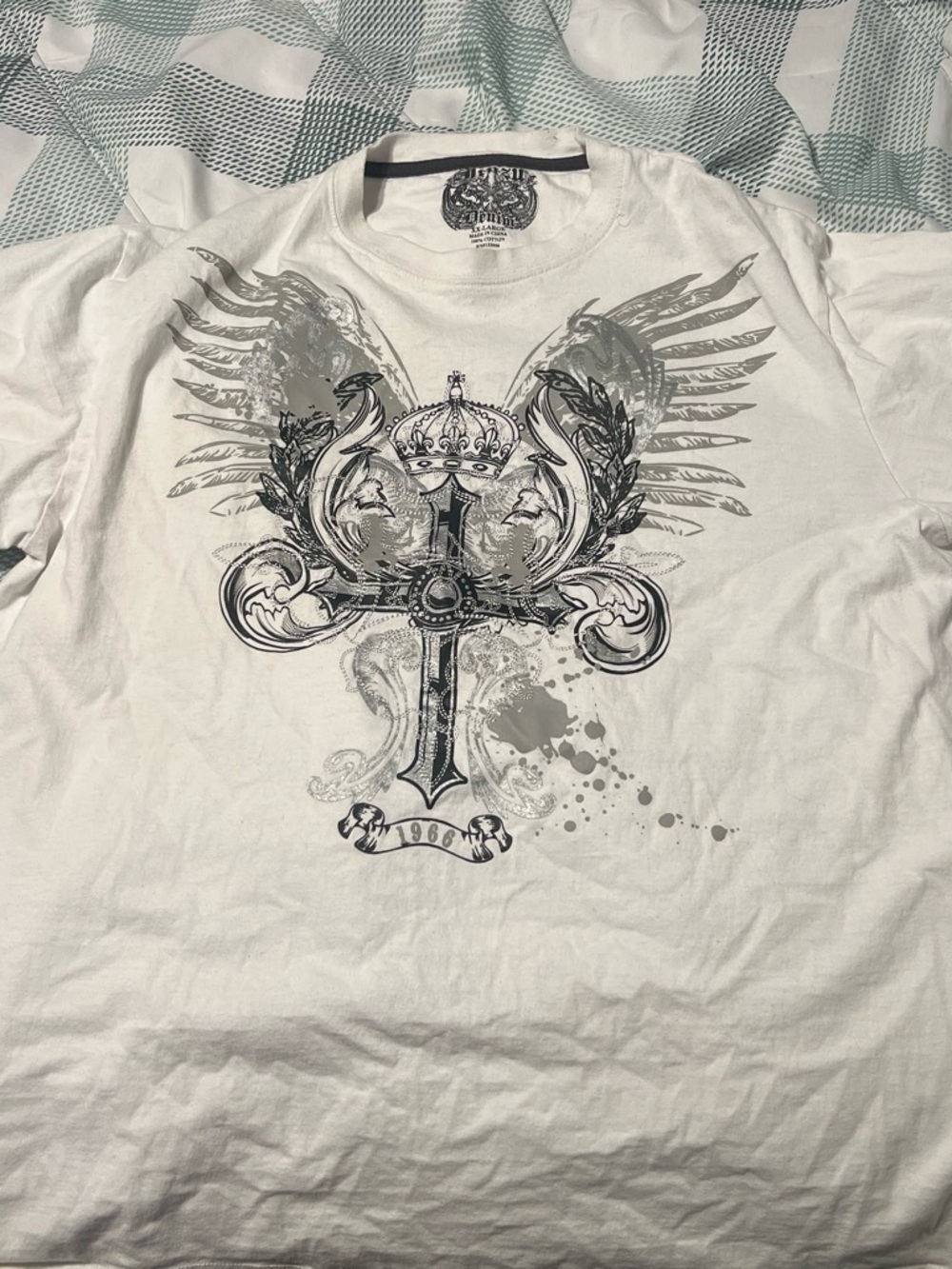 Y2K White Short-Sleeve Men's Graphic Cross & Wings Tee
